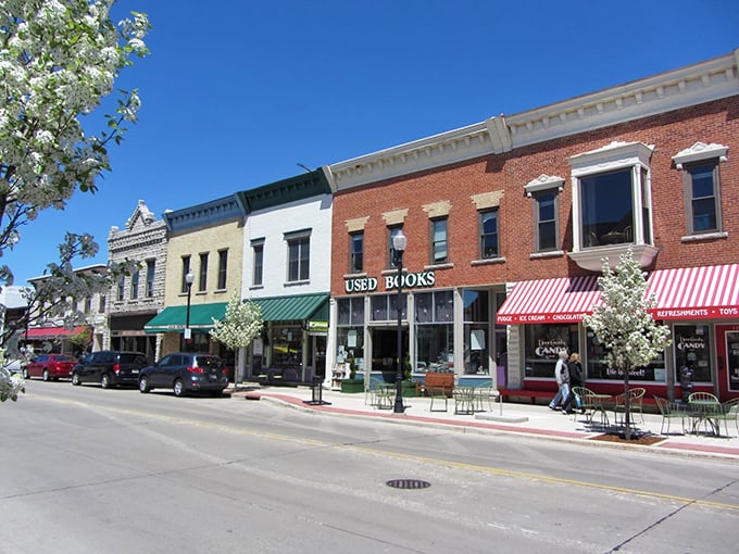 Sturgeon Bay: Where small-town charm meets shipyard chic! This unique blend is like a rom-com where the quaint bookshop owner falls for the rugged shipbuilder.