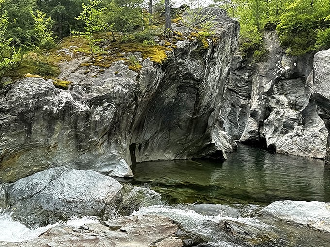 Talk about rock and roll! These swirling formations at Huntington Gorge look like Mother Nature's attempt at abstract sculpture. Michelangelo, eat your heart out!