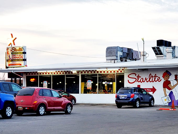 "Eat at Starlite" isn't just a suggestion, it's a time-honored tradition. This retro facade has been welcoming hungry patrons since 1966, proving that some stars never fade.