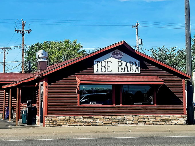 Red wood, blue sky, delicious sandwiches. This converted barn is serving up slices of Americana between two pieces of bread.