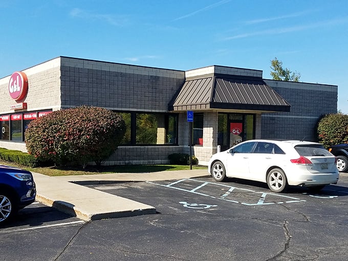 A beacon of comfort food! G & L Chili Dogs stands proud, its red sign a siren call to hungry Michiganders seeking solace in a perfectly crafted chili dog.