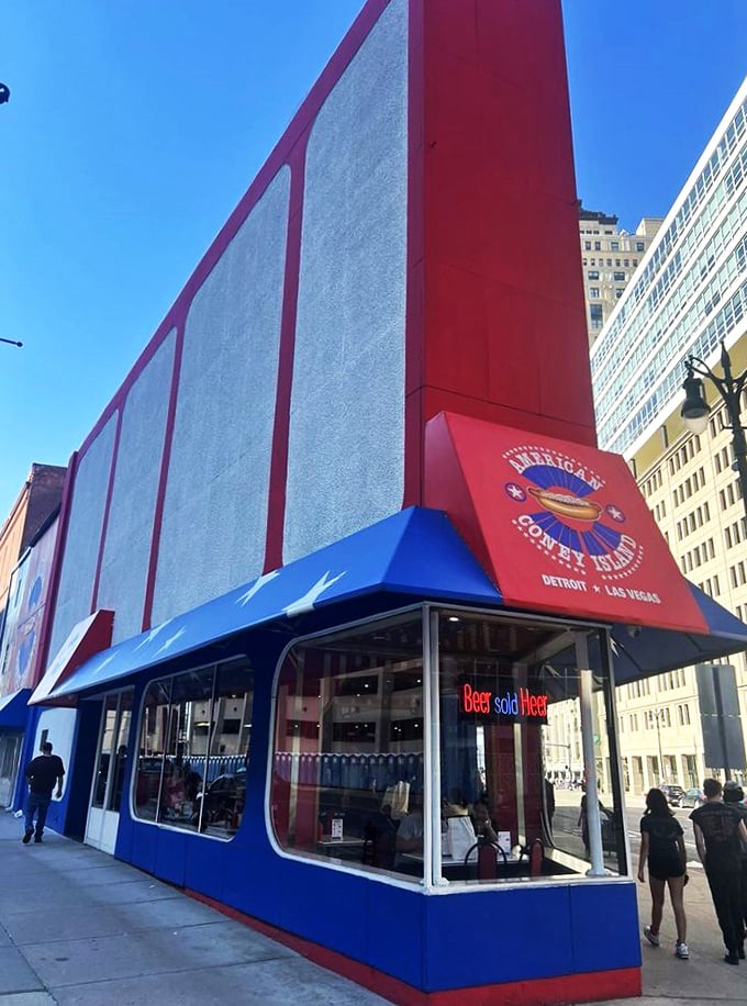 A slice of Americana, served with a side of neon! This eye-catching exterior is like a beacon for hungry souls in downtown Detroit.