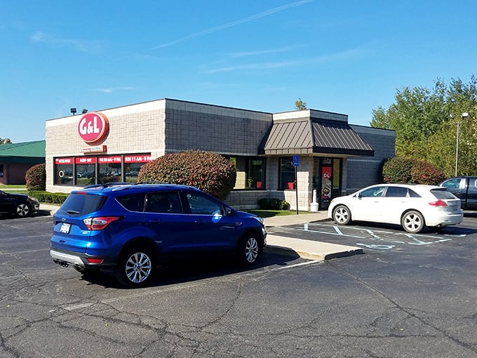 A beacon of comfort food! G & L Chili Dogs stands proud, its red sign a siren call to hungry Michiganders seeking solace in a perfectly crafted chili dog.